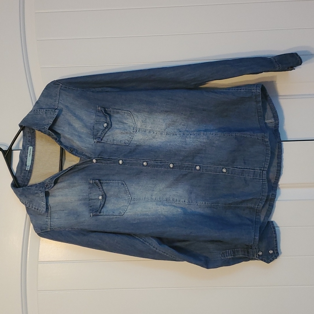 Maurices Long Sleeve Shirt - Size Medium